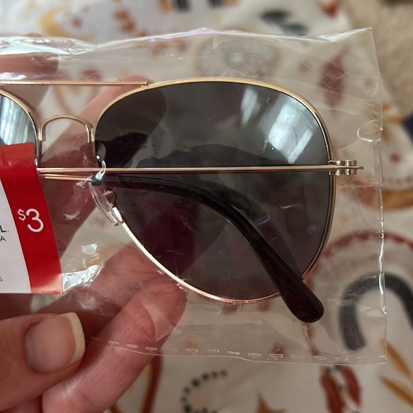 NIB Adult unisex Aviator Sunglasses - Picture 2 of 3